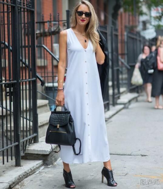 白色连衣裙搭配什么款式的鞋子好