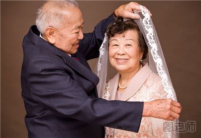 百岁老人庆祝钻石婚 钻石婚是什么