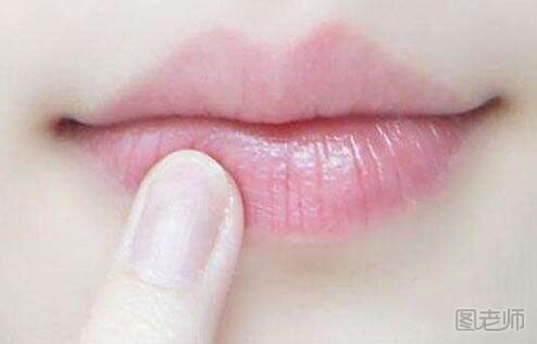 漂唇后嘴唇很干怎么办 有哪些方法可以防止漂唇后嘴唇干