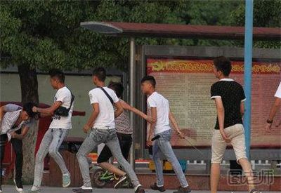 云南50多名学生群殴场面火爆 青少年打架的危害