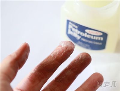 染发剂弄到皮肤上怎么洗掉 清洗染发剂6种方法