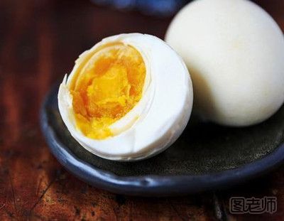 咸鸭蛋太咸怎么办 咸鸭蛋蛋黄变黑能吃吗