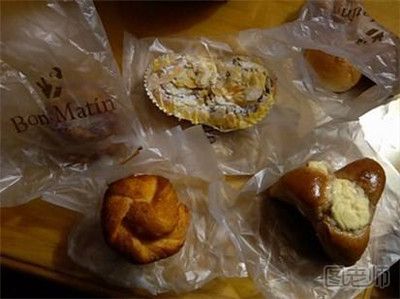 厦门百名学生吃问题面包后食物中毒 如何选购面包