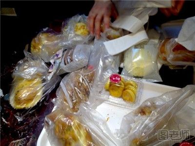 厦门百名学生吃问题面包后食物中毒 如何选购面包
