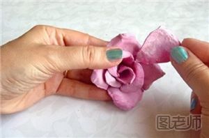 废弃蛋托DIY玫瑰如何制作