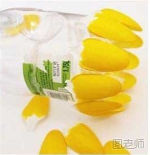 【废物利用】如何用废弃的塑料勺制作菠萝灯罩