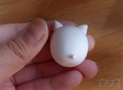 如何制作粘土打伞的小猫