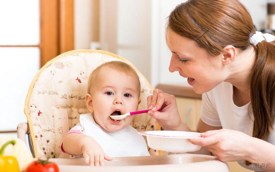 如何培养孩子自己吃饭 孩子多大可以吃成人饭