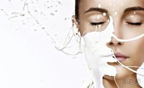 用牛奶洗脸的正确方法是什么？