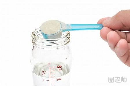 冲调奶粉的正确方法是怎样 婴幼儿奶粉冲调食用方法有哪些