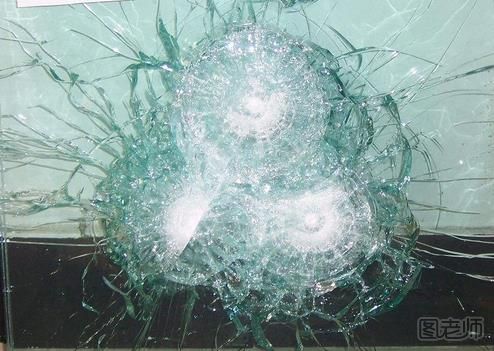 上海一酒店浴室玻璃爆裂 钢化玻璃为什么会爆炸