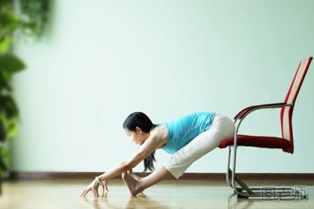 办公室里怎样练习瑜伽 瑜伽让你气质瞬间提升