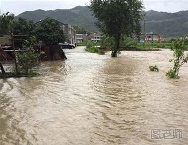 湖南岳阳发生特大暴雨致山塘溃坝 下暴雨要注意什么