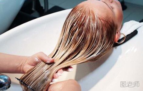 孕妇脱发是什么原因 孕妇洗头注意这4个误区.jpg