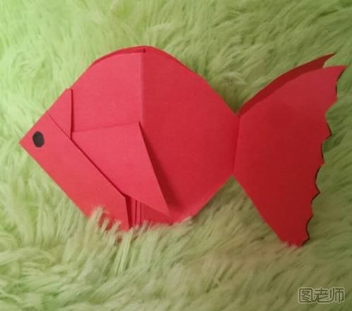 【手工折纸】怎么折叠一个小金鱼