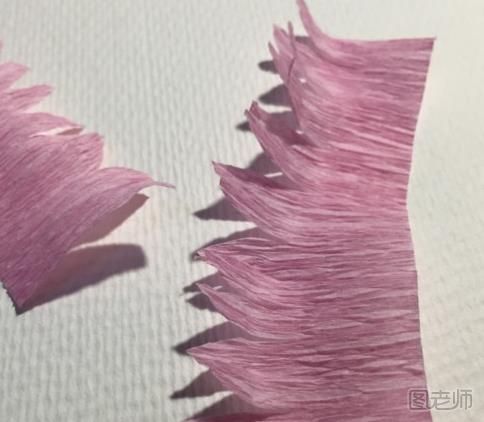怎么用皱纹纸制作粉色雏菊 diy皱纹纸粉色雏菊