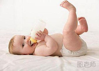 到底怎样给宝宝戒奶瓶才能有效
