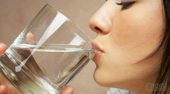 【图】一天喝几杯水比较合适,多喝热水有什么