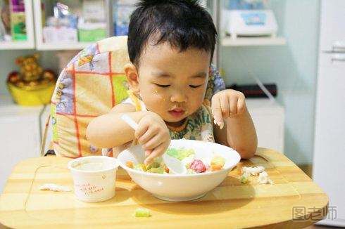 该给孩子养成什么样的吃饭习惯