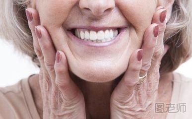 老年人日常牙齿如何保健