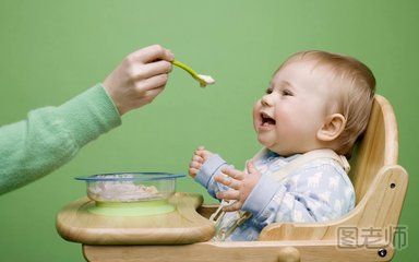 如何判断宝宝需不需要添加辅食