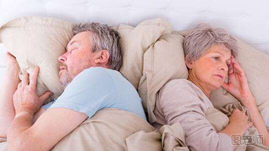 老年人失眠多梦怎么治？