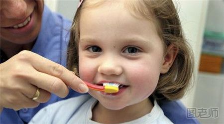 孩子的牙齿怎么变白？这些小妙招让孩子远离牙黄