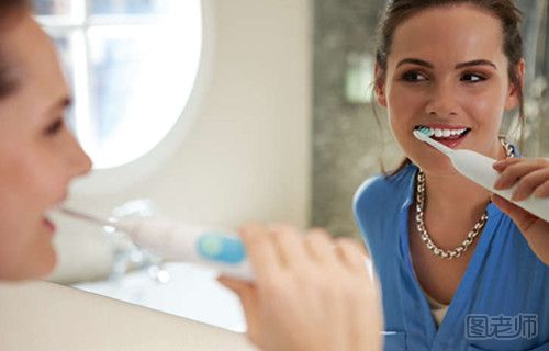 电动牙刷声波式和旋转式哪种方式比较好？使用电动牙刷要注意什么