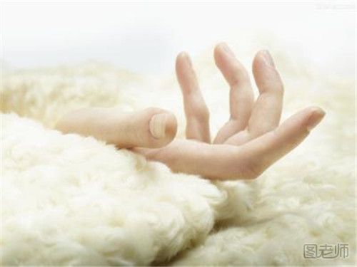冬季手部怎么护理  冬季手部干燥是什么原因