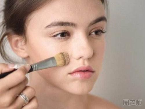 化妆为什么会出现卡粉的情况 化妆怎么才能不卡粉