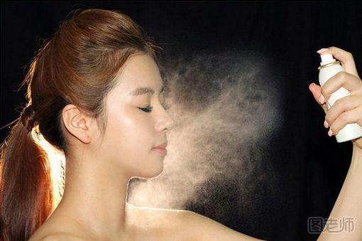 保湿喷雾如何正确使用 保湿喷雾对肌肤有好处吗
