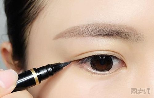 如何减轻画眼线带来的伤害？画眼线的技巧有哪些