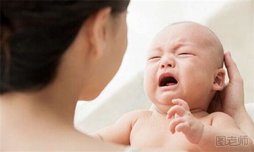 新生宝宝打喷嚏的检查诊断