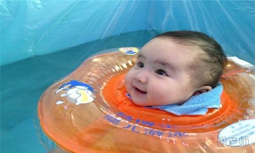 怎么防止宝宝游泳时哭闹