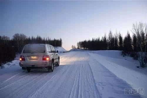 冬季下雪应该怎么开车 冬季下雪开车有什么注意事项