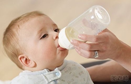 不同年龄的宝宝怎么选购奶粉？为宝宝选购奶粉要注意什么
