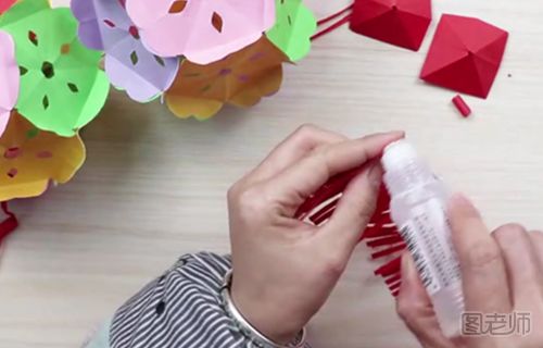 春节灯笼的折纸视频教程 怎么折灯笼