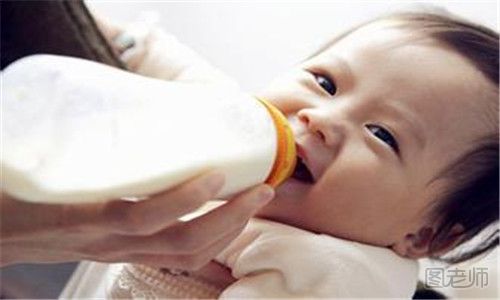 宝宝吐奶块是正常的吗