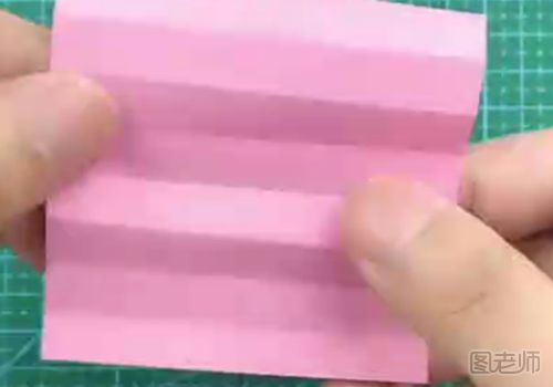 孔雀扇的折纸视频教程 怎么折孔雀扇