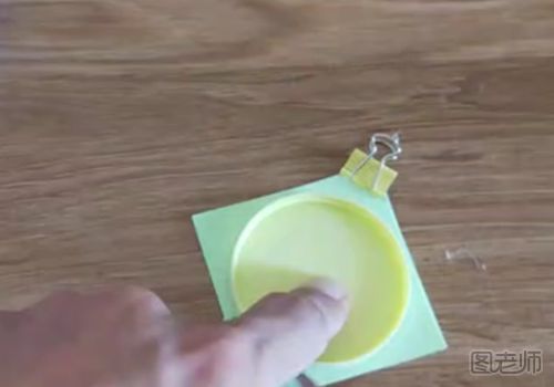 彩色花球的折纸视频教程 怎么折一个彩色花球