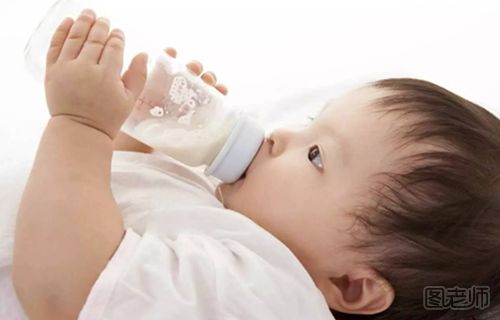 如何判断宝宝是否吃饱了？喂宝宝吃奶要注意什么
