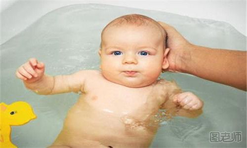 宝宝洗澡后该如何护理