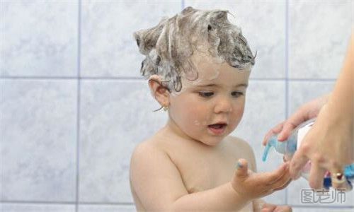 多大的宝宝可以开始洗头