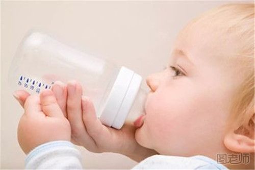 一岁的宝宝每天要喝多少奶