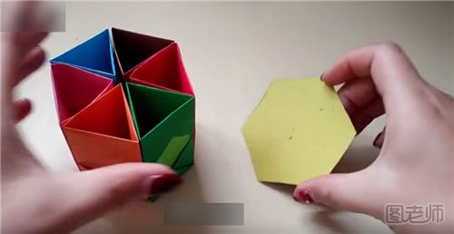 DIY彩色折纸笔筒教程