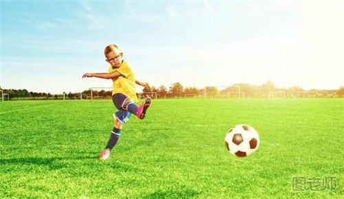 踢足球前需做哪些热身运动