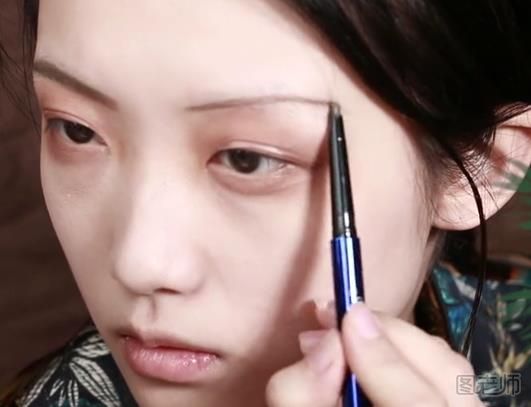 怎么打造复古优雅妆容 老上海女人妆容教学