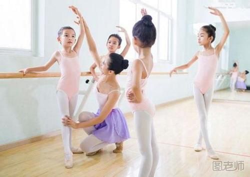 女孩上舞蹈班截瘫 孩子练舞蹈有什么影响