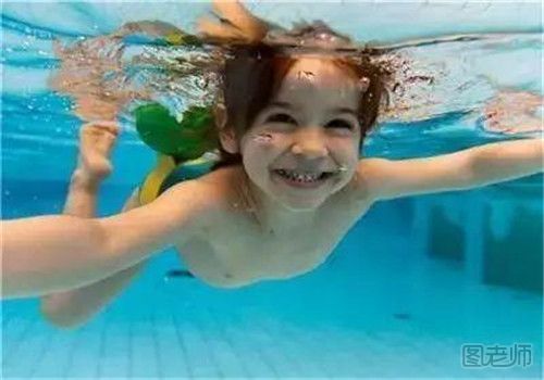 儿童游泳最佳时间 儿童学习游泳的好处.jpg