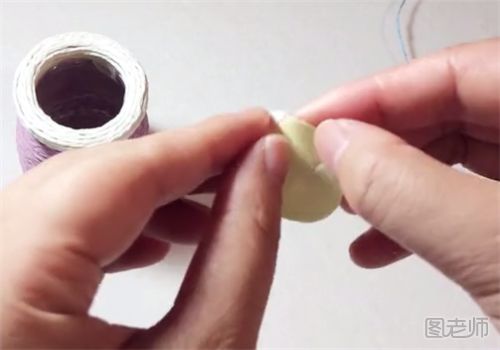 收纳小物品工艺品制作 酸奶瓶改造工艺品的方法.png